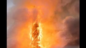 '덴마크판 노트르담 화재'…384년 된 옛 증권거래소 첨탑 무너져