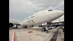 싱가포르항공 여객기 난기류에 방콕 비상착륙…1명 사망(종합)