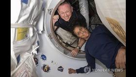우주에서 발묶였던 美우주비행사들, 9개월여만에 지구 돌아와