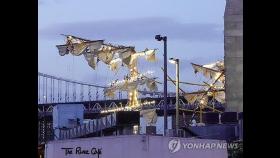멕시코 해군훈련함, 뉴욕 명물 브루클린브리지 충돌…22명 부상