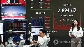 환율, 이스라엘의 이란 공습에 10.9원 급등…1,369.6원