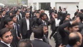 법률가들이 무법천지를…파키스탄 변호사 200명 병원 난동