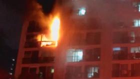 서울 방화동 아파트서 불…소방관 등 4명 부상