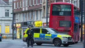 英런던서 또 흉기 테러…용의자는 테러혐의 복역자