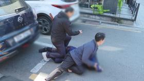 오세훈 향해 흉기 돌진…50대 남성 현장서 체포