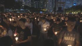 홍콩 시민들 톈안먼 시위 희생자 위해 촛불 켠다