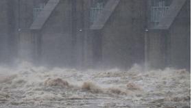 임진강 홍수 위기 '촉각'…밤사이 사망자 1명 늘어