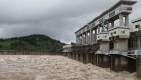 연천 군남댐 수위 안정적…연일 복구작업