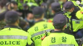 '사드장비 반입 저지' 주민·반대단체…경찰 강제해산