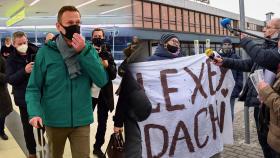 '푸틴 정적' 나발니 귀국하자마자 체포…비판 봇물