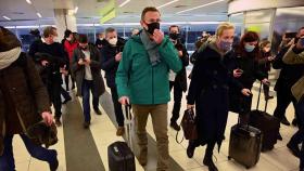 '푸틴 정적' 러 나발니, 독일서 귀국…공항서 곧바로 체포