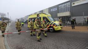 네덜란드 코로나19 진단검사센터 앞에서 폭발물 터져