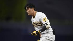 김하성 MLB 첫 홈런…동점 솔로포 등 첫 3번 출루