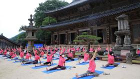 '천년고찰' 지리산 화엄사에서 요가 대축제 열려