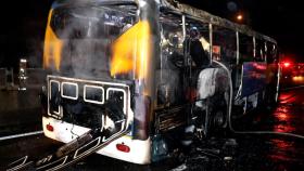 영동고속도로 달리던 고속버스 화재…4명 대피