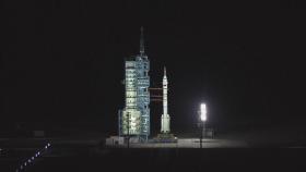 中유인우주선 발사 성공…우주정거장 모듈과 도킹