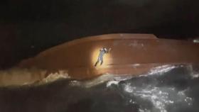 독도 전복 선박 밤새 수색…2명 구조·1명 사망