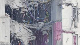 광주 아파트 붕괴사고 5일째…애타는 실종자 가족들