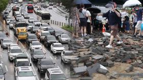 기록적 폭우에 강남 마비…출근길 혼잡 우려