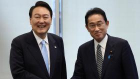 한일 정상 회동에 한국은 '약식회담' 일본은 '간담'