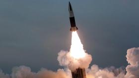 북한, 동해상 또 탄도미사일 발사…미 항모 재전개에 반발성 관측
