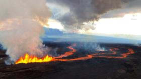 38년 만에 폭발 세계 최대 하와이 활화산, 60ｍ 용암분수 뿜어