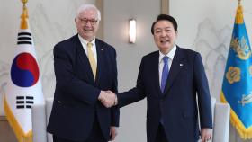 윤대통령, 미 CSIS 회장 접견…한미·북한 문제 논의