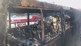 경부고속도로 달리던 광역버스 불…승객 12명 대피