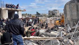 튀르키예·시리아 강진 사망자 7,800명 넘어