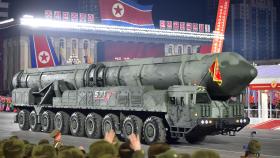 열병식 등장한 신형 ICBM·전술핵부대…