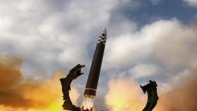 북한, 동해상 탄도미사일…연합훈련·미 항모 반발 관측