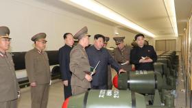 북한, 전술핵탄두 전격 공개…김정은 
