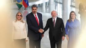 '국제왕따' 베네수엘라 대통령, 룰라 손잡고 외교무대 복귀 시동