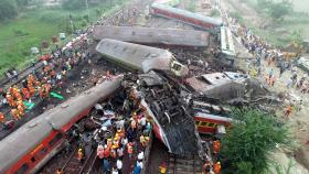 인도 열차 충돌 대참사…