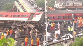 인도 열차 충돌 대참사…