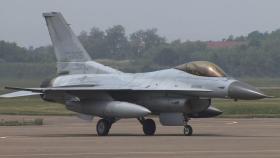 충남 서산서 공군 전투기 KF-16 추락…조종사 비상탈출