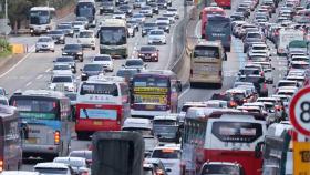 추석 연휴 고속도로 이용량 하루 최대 18% 증가