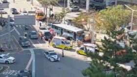 부산 해운대서 역주행하던 승용차가 시내버스 등 충돌…8명 부상