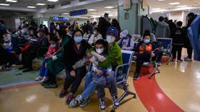 중국, 호흡기환자 폭증에 병상 확보 비상…
