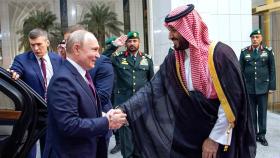푸틴, 전투기 호위 받으며 UAE·사우디 순방