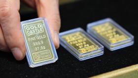 금값 사상 처음으로 온스당 2,100달러 돌파
