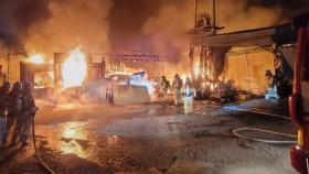 인천 공장·가건물에서 불…4시간반 만에 진화