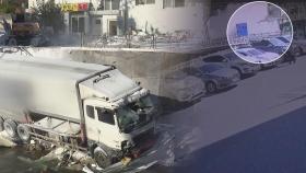과적 트럭이 건물 충돌해 주차요원 2명 사망…운전자에 금고 2년