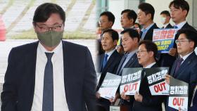 '술판 회유 의혹' 공세 강화…민주, 검찰 연쇄 항의 방문