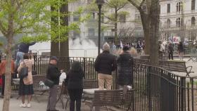 트럼프 재판 중 뉴욕법원 밖에서 한 남성 분신…병원 이송