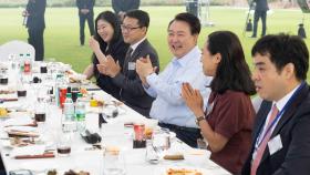 기자단과 '김치찌개 간담회' 나선 尹…