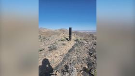 라스베이거스 사막에 등장한 거대 기둥 미스터리…외계인 작품?
