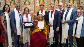 펠로시 등 美의회 대표, 인도서 달라이 라마 회동