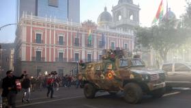 볼리비아군, 탱크 동원해 대통령궁 진입…
