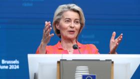 폰데어라이엔, EU 집행위원장 후보 확정…연임 문턱 넘어